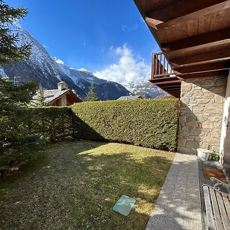 Courmayeur Warm Chalet Con Parcheggio Privato E Giardino